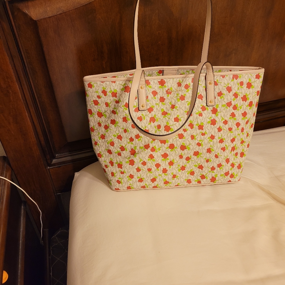 Michael Kors Large Carter Tote